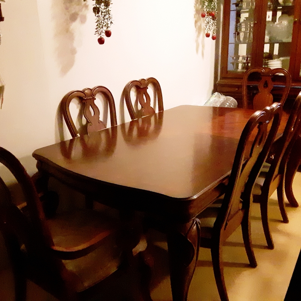Dining Kitchen Table - Picture 2 of 4